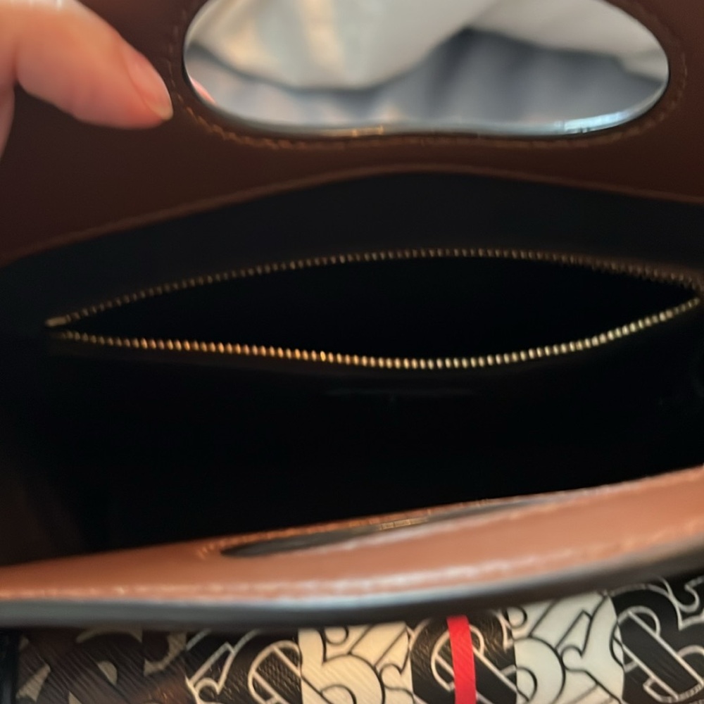 Burberry small handle bag 1 free wallet - Picture 8 of 15